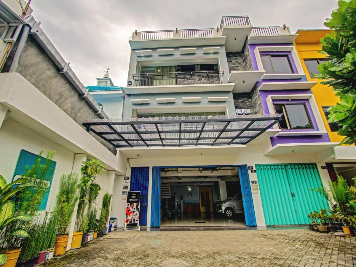 Oyo 90248 D'Em Homestay Family Kediri  Exterior foto